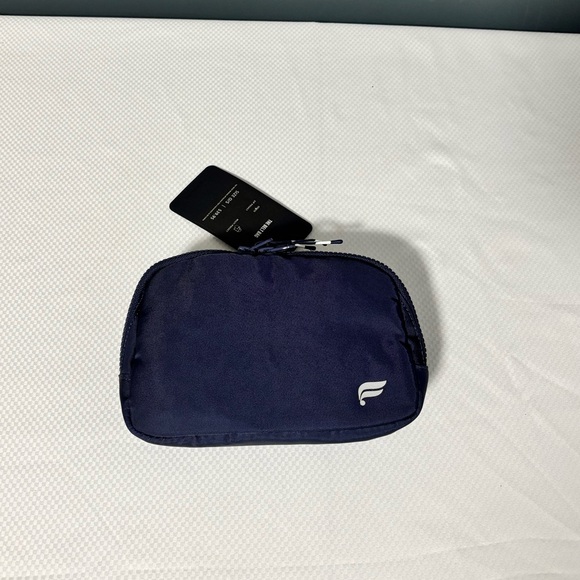 New Fabletics The Belt Bag Deep Navy - Picture 5 of 7